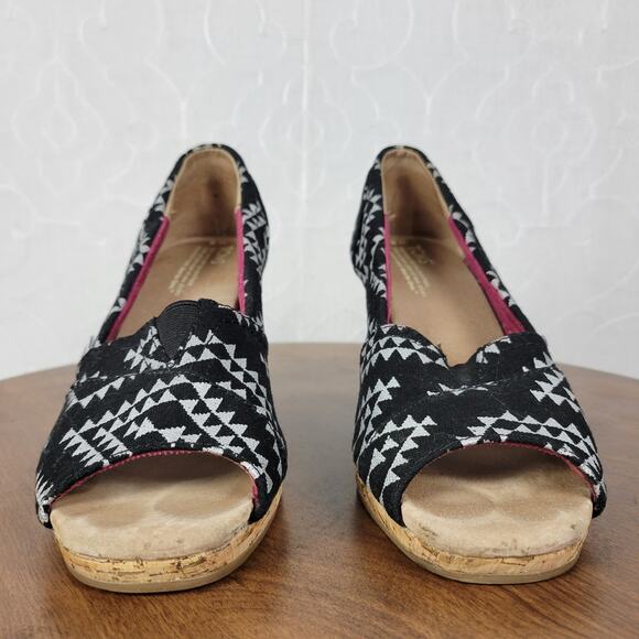 TOMS Reina Tribal Wedge 8 Black White Canvas Peep Toe Cork Heel Slip On Cushion - Picture 10 of 13